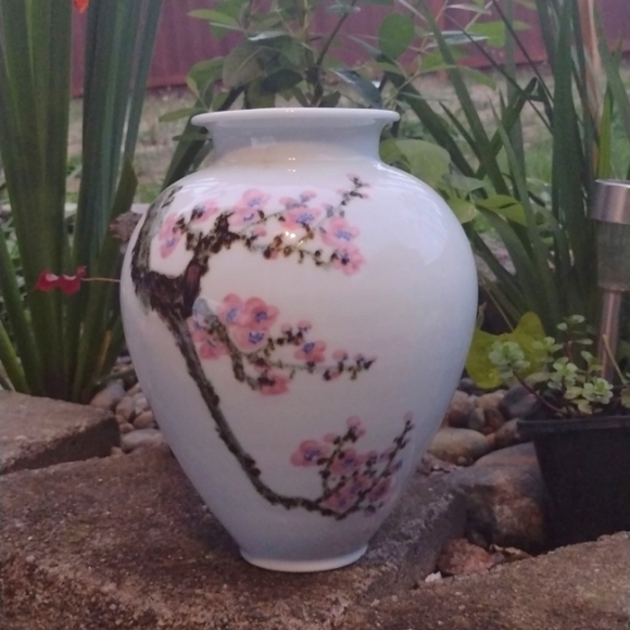 Hand painted vase 11"x 8" - Picture 1 of 3